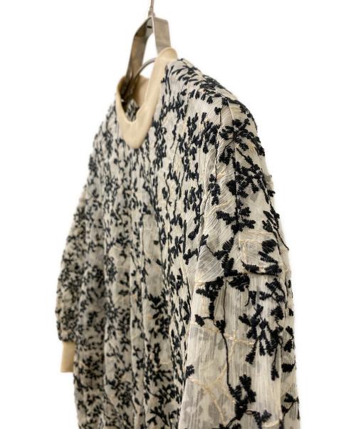 CLANE（クラネ）CLANE (クラネ) FLORET EMBROIDERY COMPACT TOPS - フラワー刺繍コンパクトカットソー ベージュ サイズ:1の古着・服飾アイテム