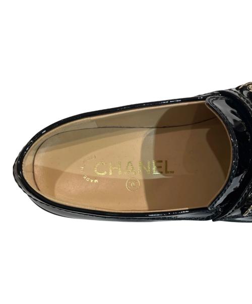 CHANEL（シャネル）CHANEL (シャネル) ココマーク チェーンロゴ ローファー ブラック サイズ:36 1/2の古着・服飾アイテム