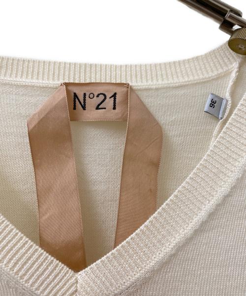 N°21（ヌメロヴェントゥーノ）N°21 (ヌメロヴェントゥーノ) Vネックニット アイボリー サイズ:36の古着・服飾アイテム