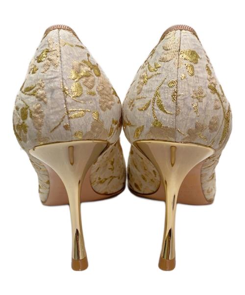 Roger Vivier（ロジェ ヴィヴィエ）Roger Vivier (ロジェ ヴィヴィエ) 花柄ビジューパンプス アイボリー サイズ:38の古着・服飾アイテム