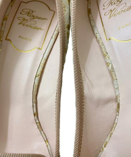 Roger Vivier（ロジェ ヴィヴィエ）Roger Vivier (ロジェ ヴィヴィエ) 花柄ビジューパンプス アイボリー サイズ:38の古着・服飾アイテム