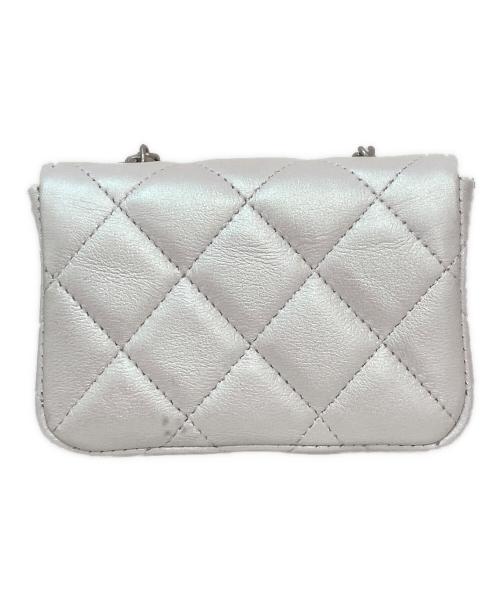 CHANEL（シャネル）CHANEL (シャネル) マトラッセミニショルダーバッグ ホワイトの古着・服飾アイテム