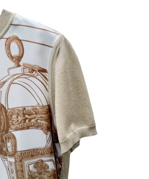 HERMES（エルメス）HERMES (エルメス) ショートスリーブニット ツイル 《ブリッド・ドゥ・ガラ・ゴールド》プリント ブラン・ナークル サイズ:36の古着・服飾アイテム