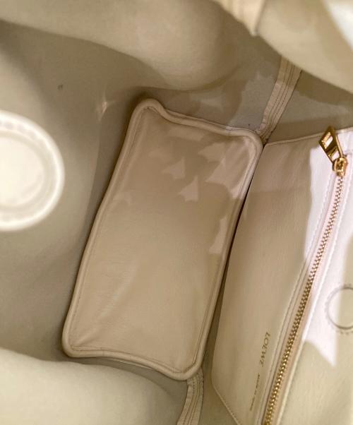 LOEWE（ロエベ）LOEWE (ロエベ) スクイーズバッグ スモール ホワイトの古着・服飾アイテム