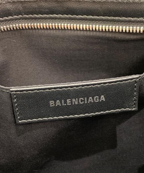 BALENCIAGA（バレンシアガ）BALENCIAGA (バレンシアガ) Logo Shearing Clutch Bag ホワイトの古着・服飾アイテム