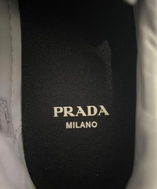 PRADA（プラダ）PRADA (プラダ) コートRe-Nylon スニーカー パールグレー サイズ:7.5の古着・服飾アイテム