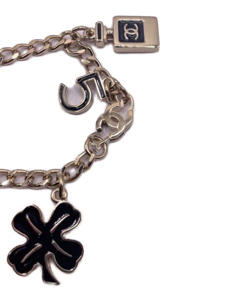 CHANEL（シャネル）CHANEL (シャネル) チャーム付ブレスレット/シルバーチェーンブレスレット ゴールド×ブラック サイズ:-の古着・服飾アイテム