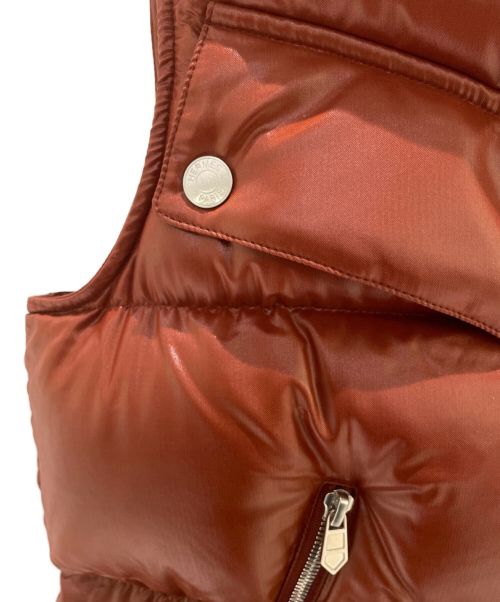 HERMES（エルメス）HERMES (エルメス) フード付ダウンベスト ブラウン サイズ:48 未使用品の古着・服飾アイテム