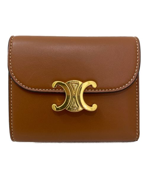CELINE（セリーヌ）CELINE (セリーヌ) トリオンフスモールフラップウォレット タン(ブラウン)の古着・服飾アイテム