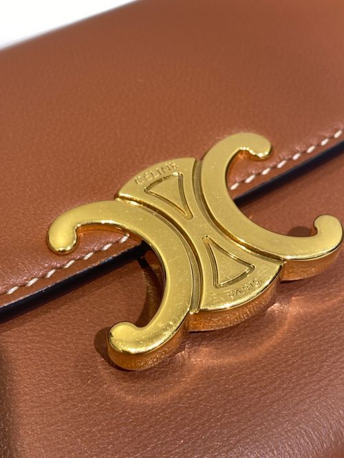 CELINE（セリーヌ）CELINE (セリーヌ) トリオンフスモールフラップウォレット タン(ブラウン)の古着・服飾アイテム
