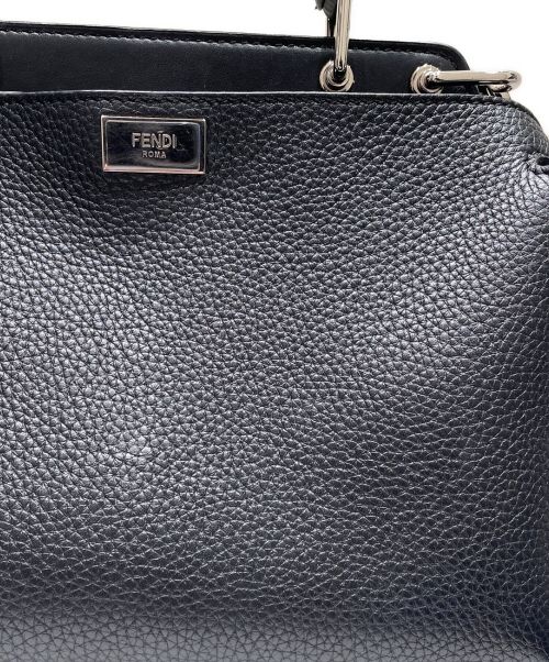 FENDI（フェンディ）FENDI (フェンディ) ピーカブーアイコニックエッセンシャル2WAYショルダーバッグ ブラック サイズ:-の古着・服飾アイテム