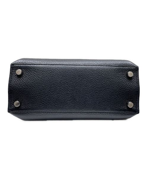 FENDI（フェンディ）FENDI (フェンディ) ピーカブーアイコニックエッセンシャル2WAYショルダーバッグ ブラック サイズ:-の古着・服飾アイテム