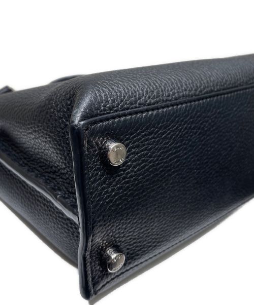 FENDI（フェンディ）FENDI (フェンディ) ピーカブーアイコニックエッセンシャル2WAYショルダーバッグ ブラック サイズ:-の古着・服飾アイテム