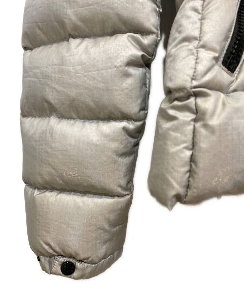 MONCLER（モンクレール）MONCLER (モンクレール) ジップアップダウンジャケット シルバーの古着・服飾アイテム