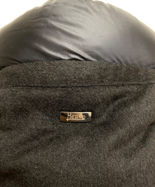 HERNO（ヘルノ）HERNO (ヘルノ) ウォーターレペレントシルクカシミアサキソニーダウンフーディーコート チャコールグレー サイズ:56の古着・服飾アイテム