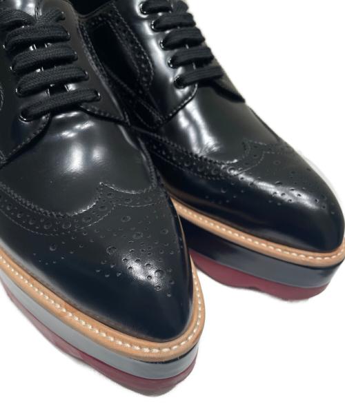 PRADA（プラダ）PRADA (プラダ) ウィングチッププラットフォームレザーシューズ ブラック×レッド サイズ:39 1/2の古着・服飾アイテム