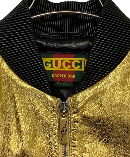 GUCCI（グッチ）GUCCI (グッチ) DAPPER DAN (ダッパー ・ ダン) バックロゴジャケット ゴールド サイズ:Mの古着・服飾アイテム