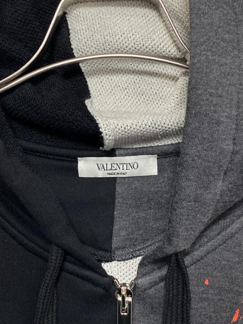 VALENTINO（ヴァレンティノ）VALENTINO (ヴァレンティノ) プリントジップパーカー ブラック×グレー サイズ:Mの古着・服飾アイテム