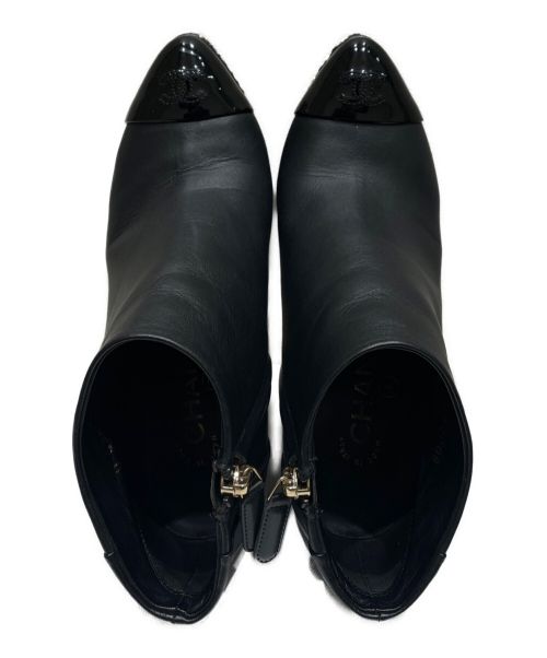 CHANEL（シャネル）CHANEL (シャネル) ココマークチップブーティ ブラック サイズ:361/2の古着・服飾アイテム