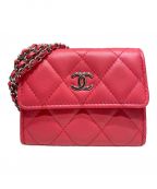 CHANELシャネル）の古着「マトラッセチェーンショルダーコインケース」｜サーモンピンク
