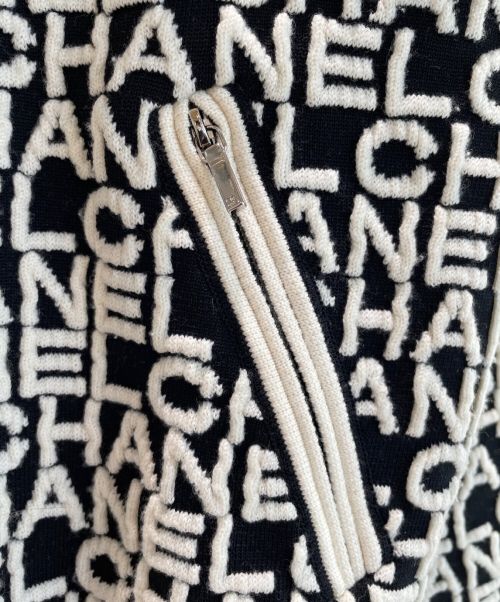 CHANEL（シャネル）CHANEL (シャネル) ロゴニットジップアップジャケット アイボリー×ブラック サイズ:34の古着・服飾アイテム