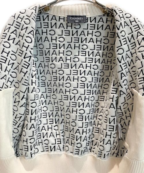 CHANEL（シャネル）CHANEL (シャネル) ロゴニットジップアップジャケット アイボリー×ブラック サイズ:34の古着・服飾アイテム