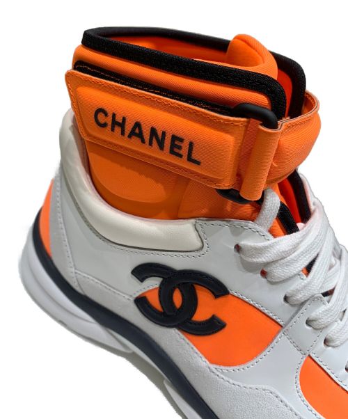 CHANEL（シャネル）CHANEL (シャネル) ココマークハイカットスニーカー ホワイト×オレンジ サイズ:36の古着・服飾アイテム