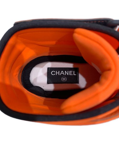 CHANEL（シャネル）CHANEL (シャネル) ココマークハイカットスニーカー ホワイト×オレンジ サイズ:36の古着・服飾アイテム