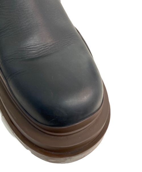 BOTTEGA VENETA（ボッテガベネタ）BOTTEGA VENETA (ボッテガベネタ) タイヤアンクルチェルシーブーツ ブラック×ブラウン サイズ:43の古着・服飾アイテム