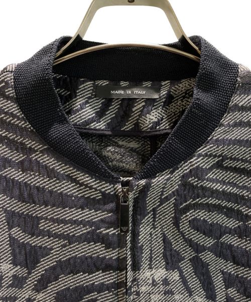 EMPORIO ARMANI（エンポリオアルマーニ）EMPORIO ARMANI (エンポリオアルマーニ) ジャガード総柄ジャケット グレー×ネイビー サイズ:50の古着・服飾アイテム