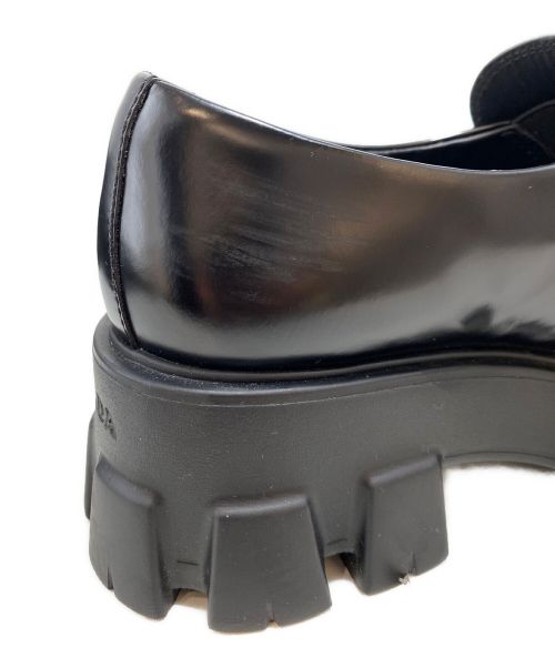 PRADA（プラダ）PRADA (プラダ) モノリス ブラッシュドレザー ポインテッドトゥ ローファー ブラック サイズ:34 1/2の古着・服飾アイテム