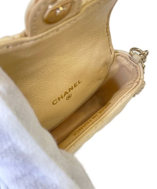 CHANEL（シャネル）CHANEL (シャネル) ミニマトラッセキーホルダー ココクローバーモチーフ ベージュ サイズ:-の古着・服飾アイテム