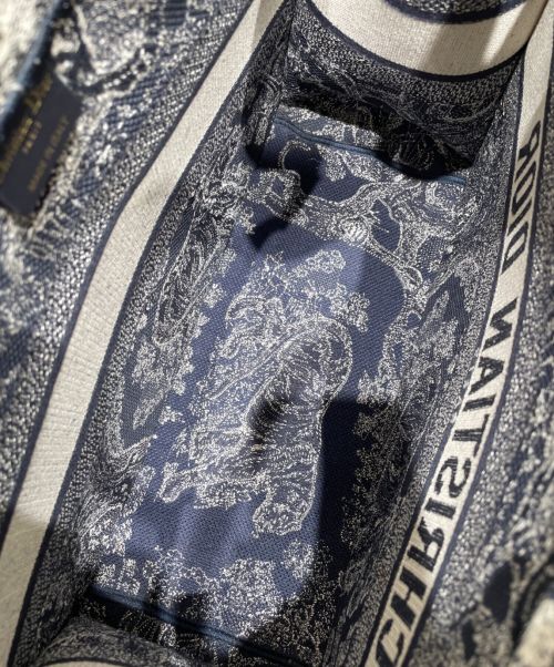 Christian Dior（クリスチャン ディオール）Christian Dior (クリスチャン ディオール) BOOK TOTE MEDIUM ネイビー×ホワイト サイズ:Mの古着・服飾アイテム