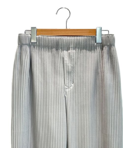 HOMME PLISSE ISSEY MIYAKE（オム プリッセ イッセイ ミヤケ）HOMME PLISSE ISSEY MIYAKE (オムプリッセ イッセイ ミヤケ) プリーツワイドパンツ ライトグレー サイズ:2 未使用品の古着・服飾アイテム