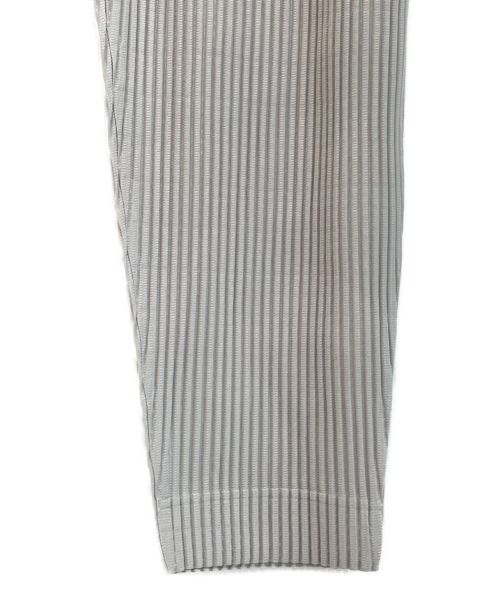 HOMME PLISSE ISSEY MIYAKE（オム プリッセ イッセイ ミヤケ）HOMME PLISSE ISSEY MIYAKE (オムプリッセ イッセイ ミヤケ) プリーツワイドパンツ ライトグレー サイズ:2 未使用品の古着・服飾アイテム