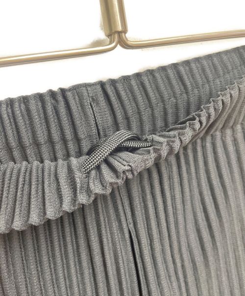 HOMME PLISSE ISSEY MIYAKE（オム プリッセ イッセイ ミヤケ）HOMME PLISSE ISSEY MIYAKE (オムプリッセ イッセイ ミヤケ) プリーツワイドパンツ ブラック サイズ:3の古着・服飾アイテム