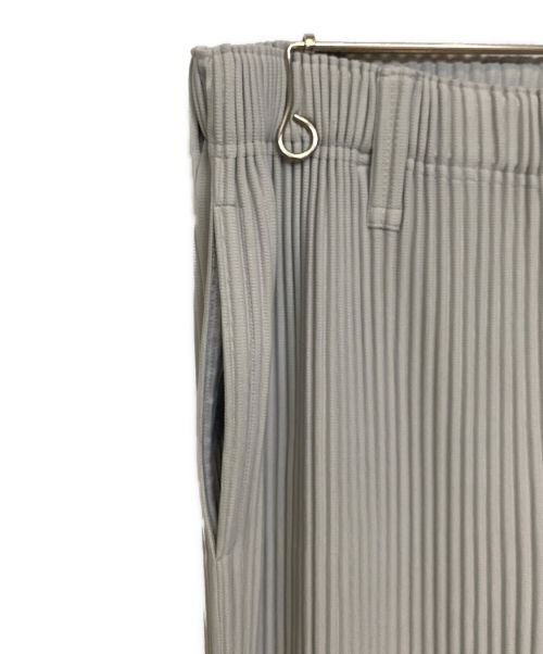 HOMME PLISSE ISSEY MIYAKE（オム プリッセ イッセイ ミヤケ）HOMME PLISSE ISSEY MIYAKE (オムプリッセ イッセイ ミヤケ) プリーツワイドパンツ ライトグレー サイズ:3の古着・服飾アイテム