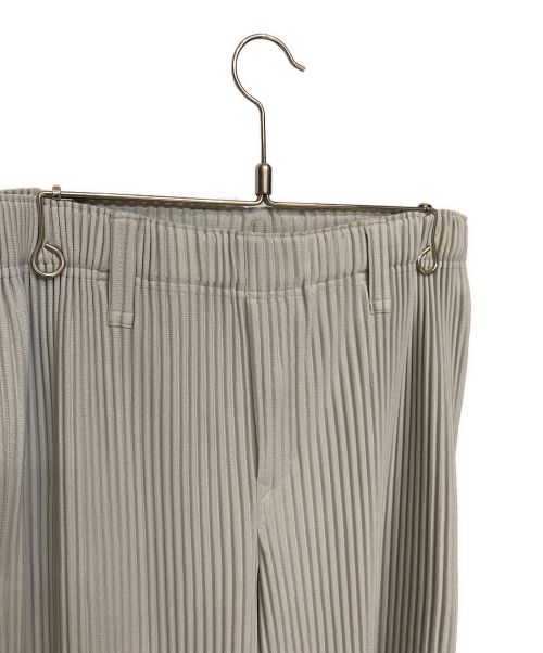 HOMME PLISSE ISSEY MIYAKE（オム プリッセ イッセイ ミヤケ）HOMME PLISSE ISSEY MIYAKE (オムプリッセ イッセイ ミヤケ) プリーツワイドパンツ ライトグレー サイズ:3の古着・服飾アイテム