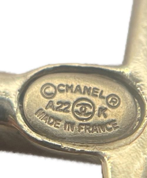 CHANEL（シャネル）CHANEL (シャネル) ロゴスイングパールピアスの古着・服飾アイテム