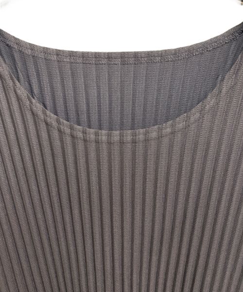 HOMME PLISSE ISSEY MIYAKE（オム プリッセ イッセイ ミヤケ）HOMME PLISSE ISSEY MIYAKE (オムプリッセ イッセイ ミヤケ) プリーツTシャツ グレー サイズ:3の古着・服飾アイテム
