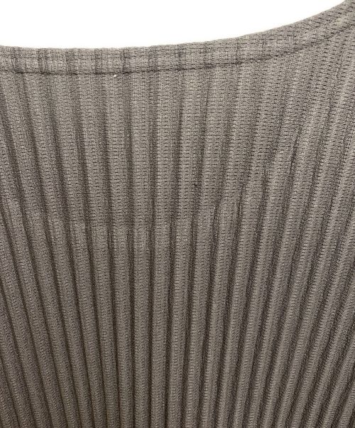 HOMME PLISSE ISSEY MIYAKE（オム プリッセ イッセイ ミヤケ）HOMME PLISSE ISSEY MIYAKE (オムプリッセ イッセイ ミヤケ) プリーツTシャツ グレー サイズ:3の古着・服飾アイテム