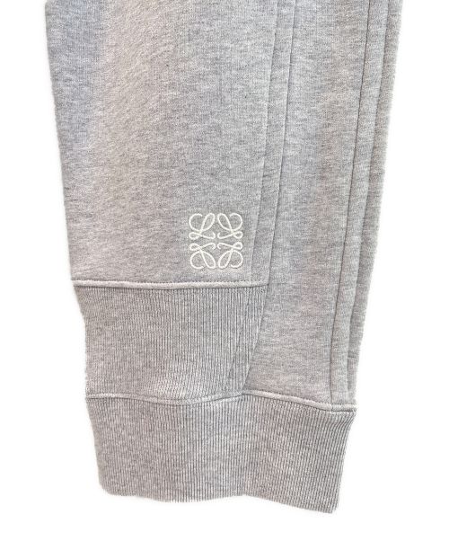 LOEWE（ロエベ）LOEWE (ロエベ) アナグラム刺繍レギュラーフィットスウェットパンツ ライトグレー サイズ:Mの古着・服飾アイテム