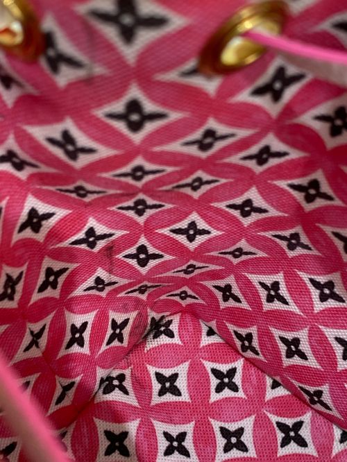 LOUIS VUITTON（ルイ ヴィトン）LOUIS VUITTON (ルイ ヴィトン) バイ・ザ・プール ナノ・ノエ ピンク×ホワイトの古着・服飾アイテム