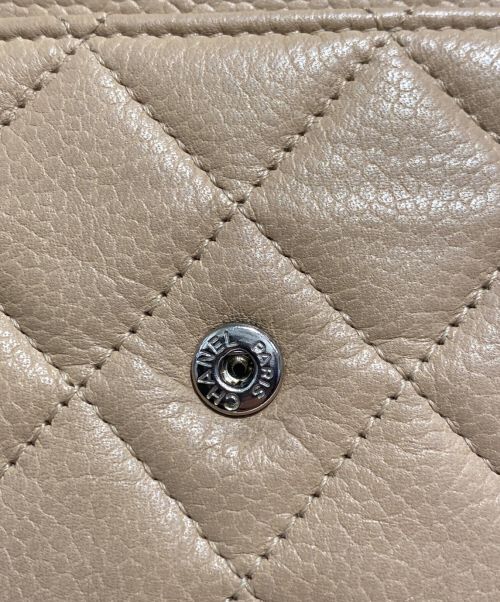 CHANEL（シャネル）CHANEL (シャネル) マトラッセチェーンショルダーウォレット ベージュの古着・服飾アイテム