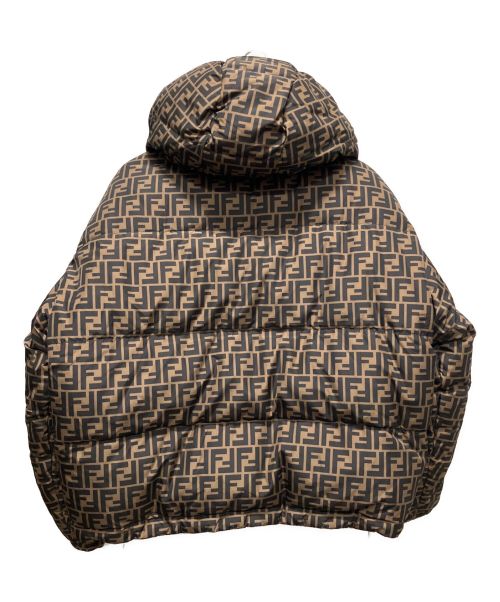 FENDI（フェンディ）FENDI (フェンディ) ズッカリバーシブルダウンジャケット ブラウン×シルバー サイズ:Sの古着・服飾アイテム