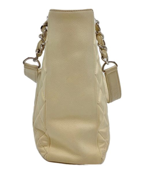 CHANEL（シャネル）CHANEL (シャネル) マトラッセチェーントートバッグ アイボリーの古着・服飾アイテム