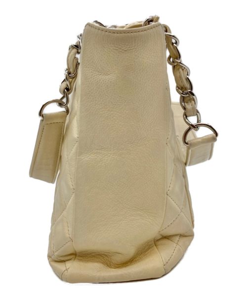 CHANEL（シャネル）CHANEL (シャネル) マトラッセチェーントートバッグ アイボリーの古着・服飾アイテム