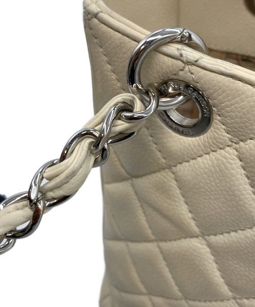 CHANEL（シャネル）CHANEL (シャネル) マトラッセチェーントートバッグ アイボリーの古着・服飾アイテム