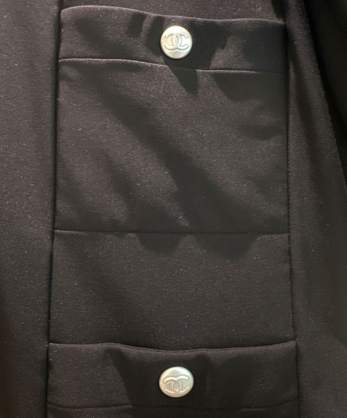 CHANEL（シャネル）CHANEL (シャネル) 総柄リバーシブルダウンジャケット ブラック×ホワイト サイズ:36の古着・服飾アイテム