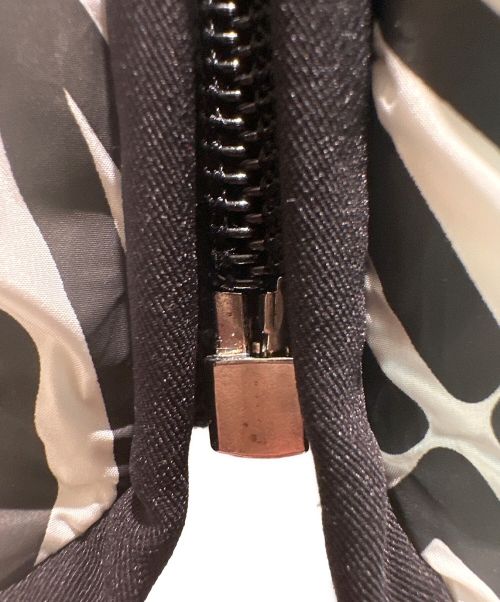 CHANEL（シャネル）CHANEL (シャネル) 総柄リバーシブルダウンジャケット ブラック×ホワイト サイズ:36の古着・服飾アイテム